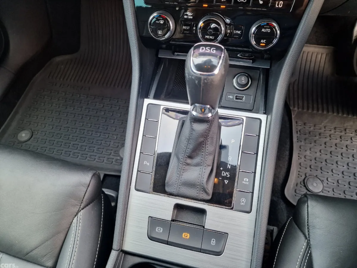Skoda Superb Hatchback, Petrol, 2019, Grey