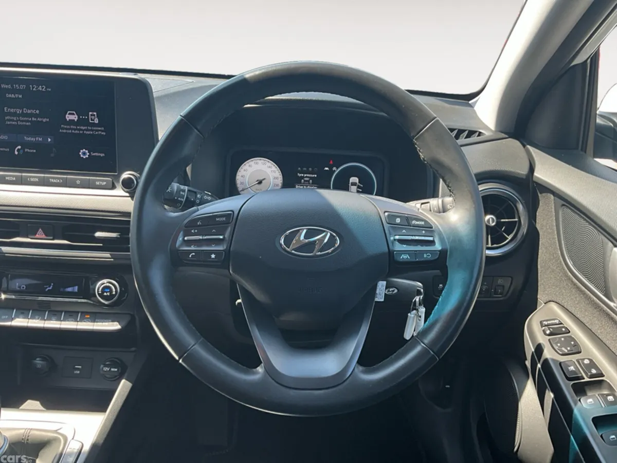 Hyundai KONA MPV, Petrol, 2023, White