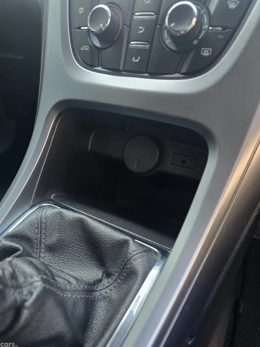 Opel Astra Hatchback, Diesel, 2014, Silver