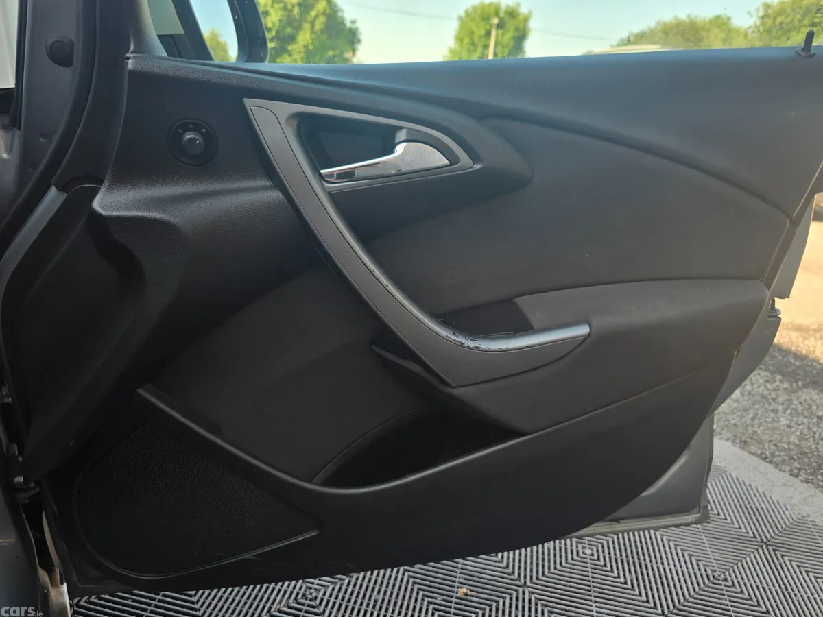 Opel Astra Hatchback, Diesel, 2014, Silver