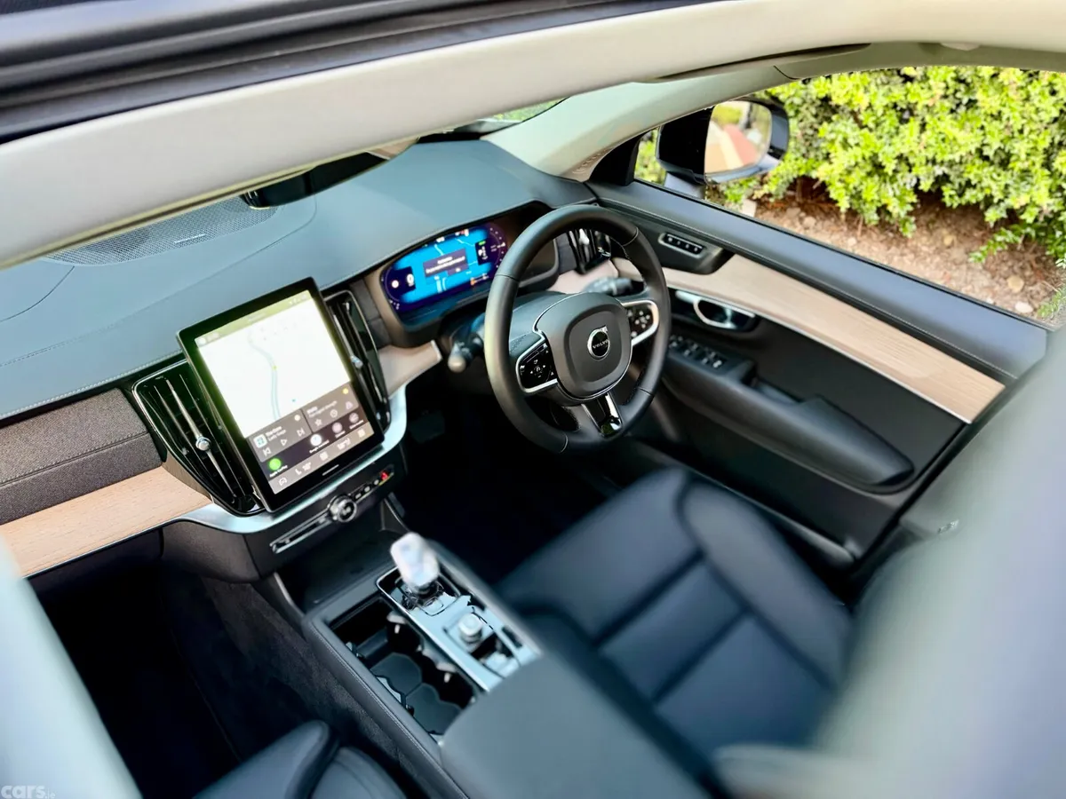 Volvo XC90 SUV, Petrol Plug-in Hybrid, 2025, White