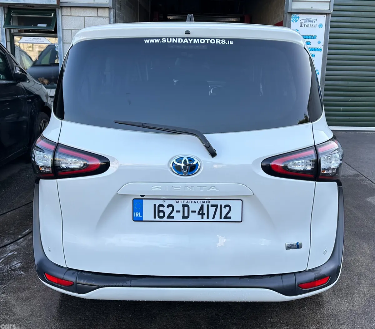 Toyota Sienta MPV, Petrol Hybrid, 2016, White