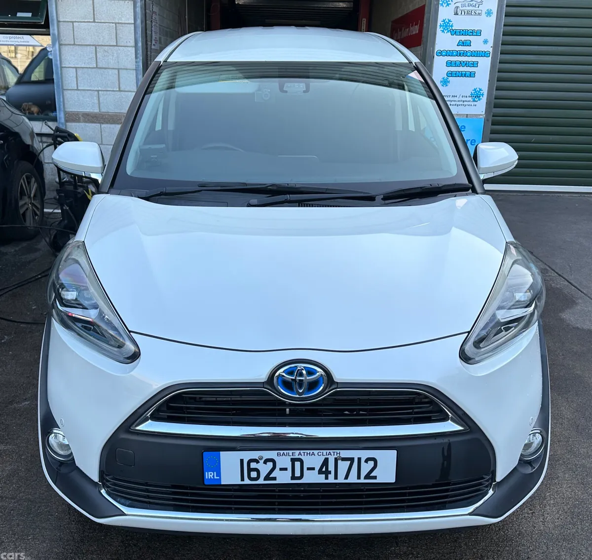 Toyota Sienta MPV, Petrol Hybrid, 2016, White