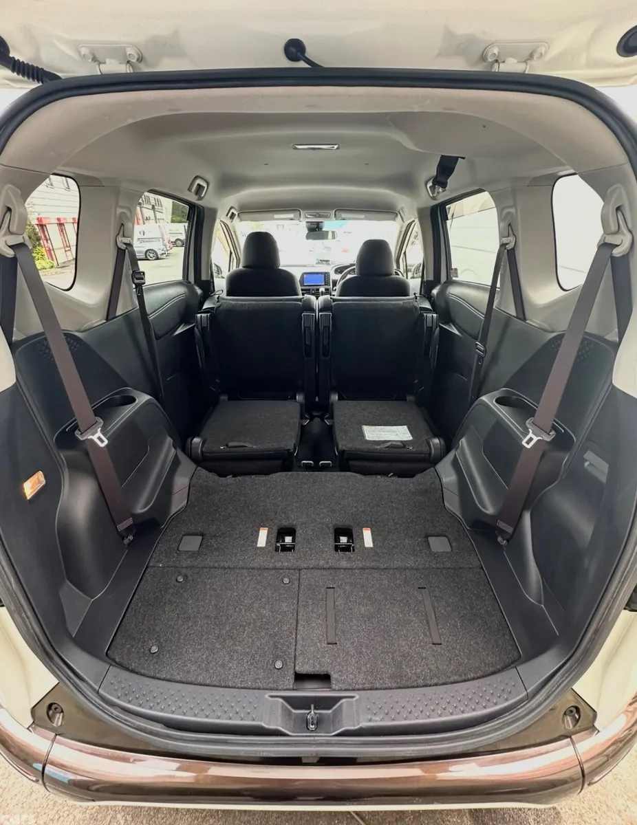 Toyota Sienta MPV, Petrol Hybrid, 2016, White
