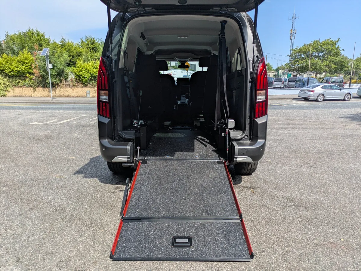 Peugeot Rifter MPV, Diesel, 2023, Grey