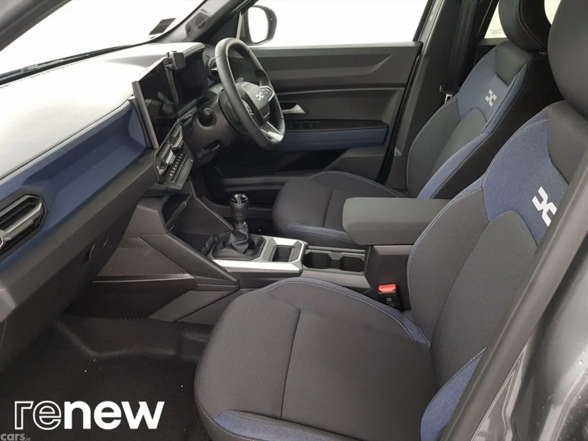 Dacia Duster SUV, Petrol Hybrid, 2026, Grey