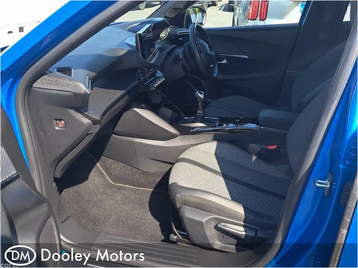 Peugeot 2008 MPV, Petrol, 2024, Blue