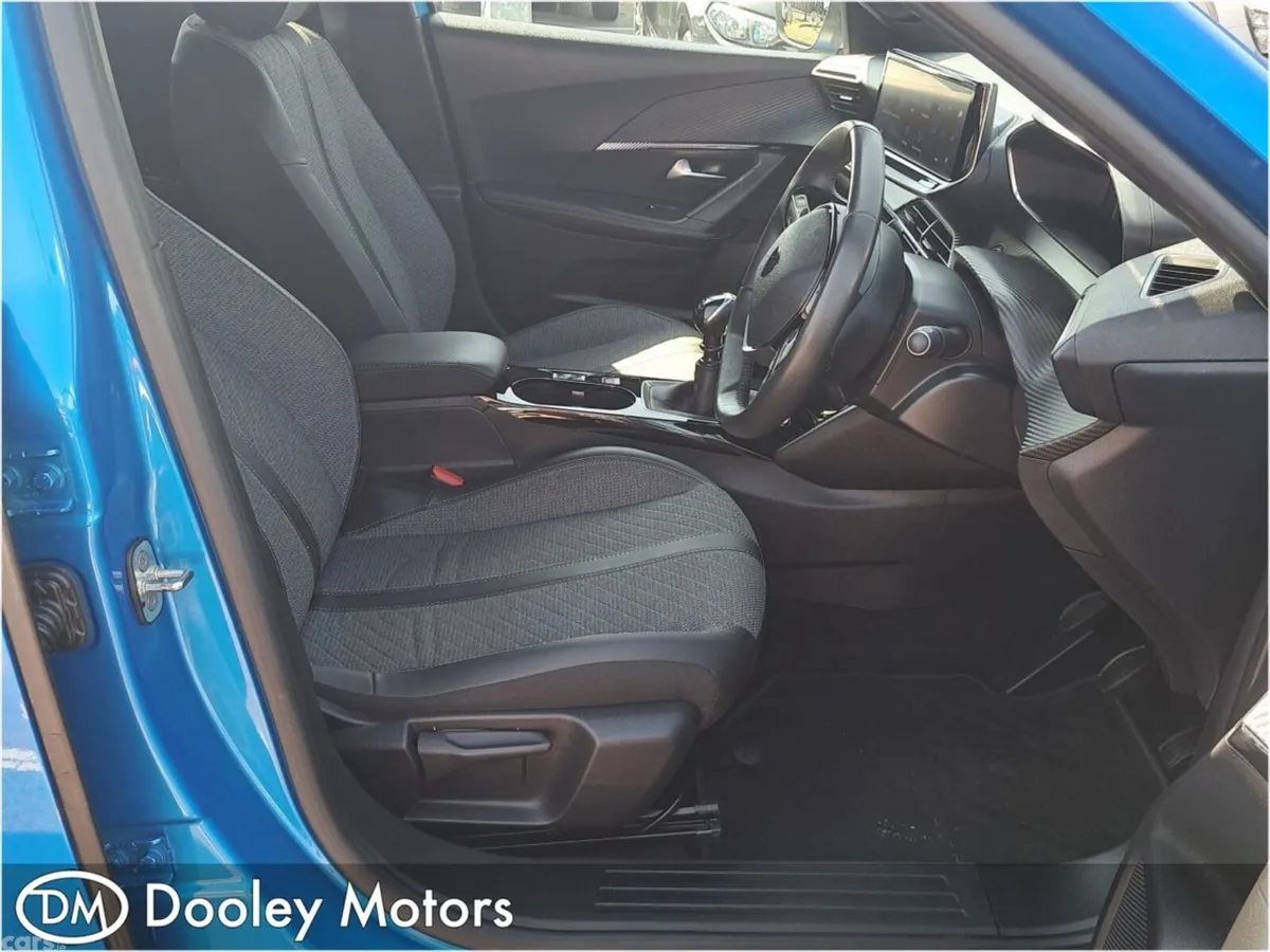 Peugeot 2008 MPV, Petrol, 2024, Blue