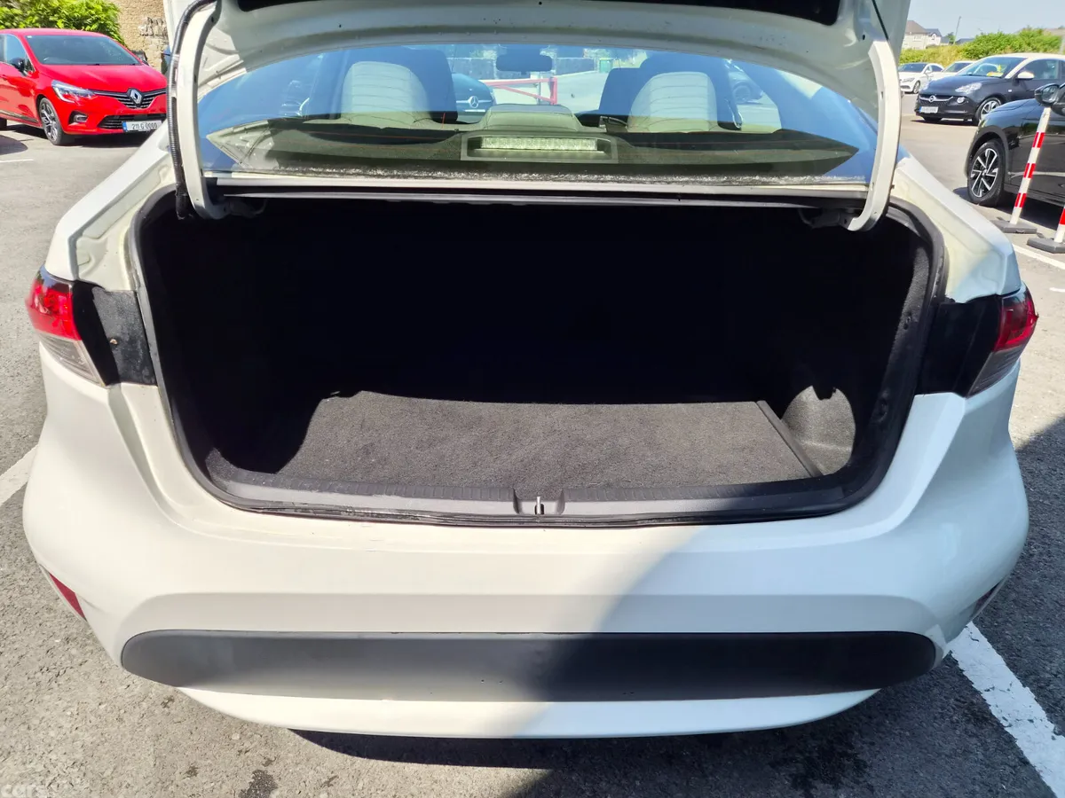 Toyota Corolla Saloon, Petrol Hybrid, 2019, White