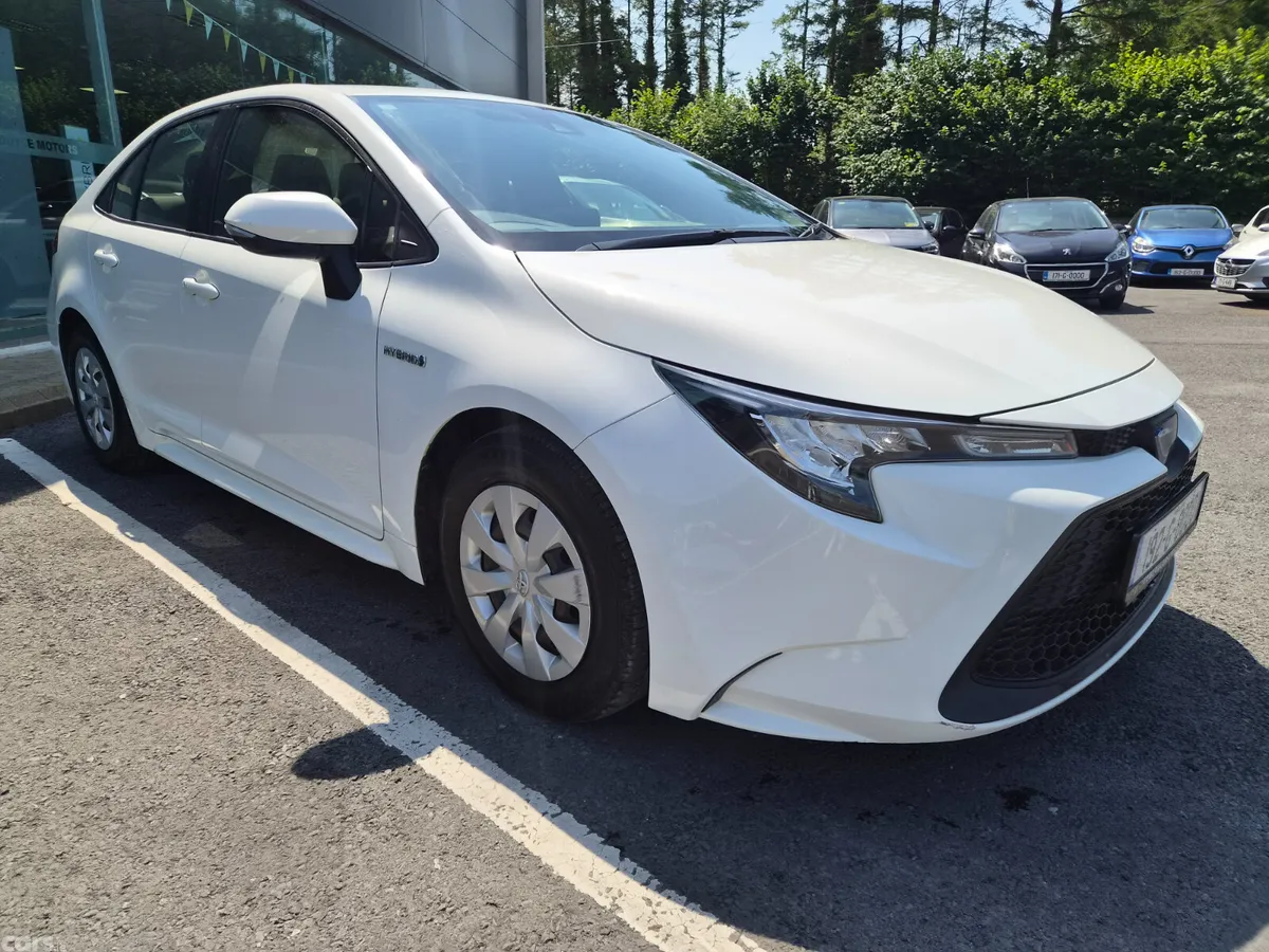 Toyota Corolla Saloon, Petrol Hybrid, 2019, White