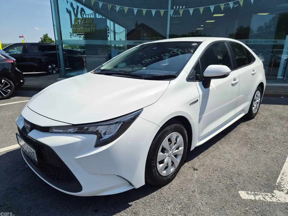 Toyota Corolla Saloon, Petrol Hybrid, 2019, White