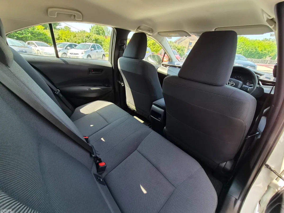 Toyota Corolla Saloon, Petrol Hybrid, 2019, White