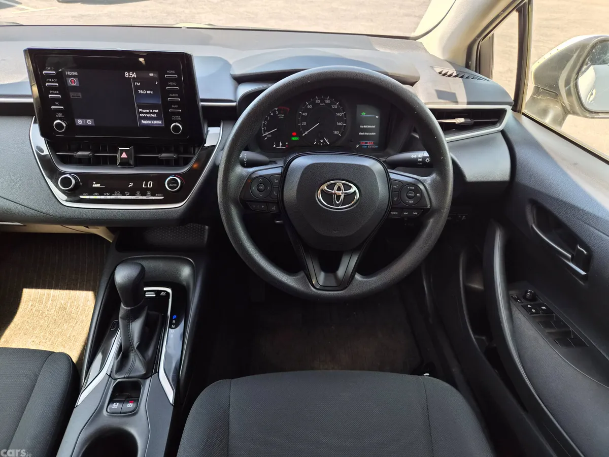 Toyota Corolla Saloon, Petrol Hybrid, 2019, White