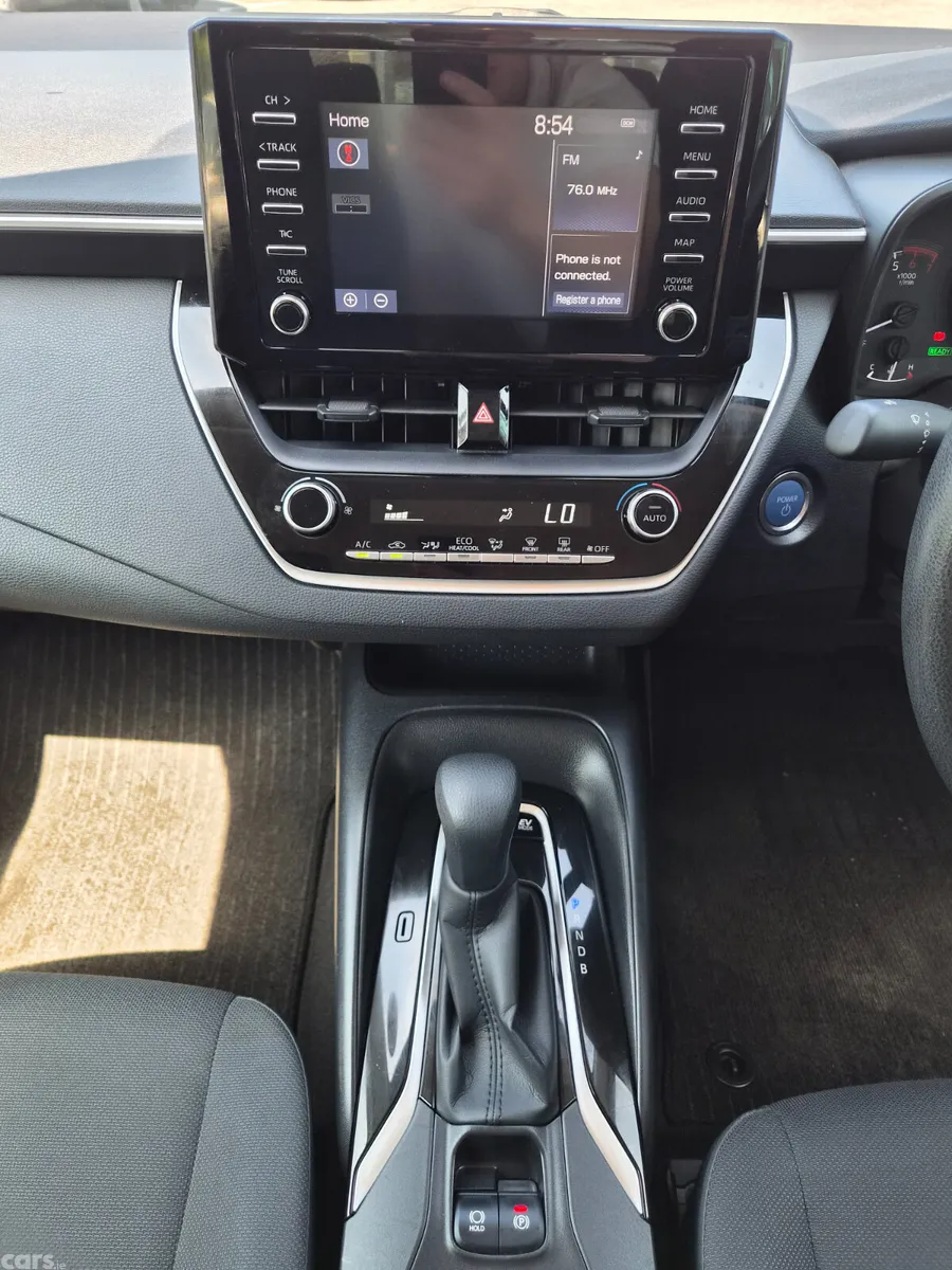 Toyota Corolla Saloon, Petrol Hybrid, 2019, White
