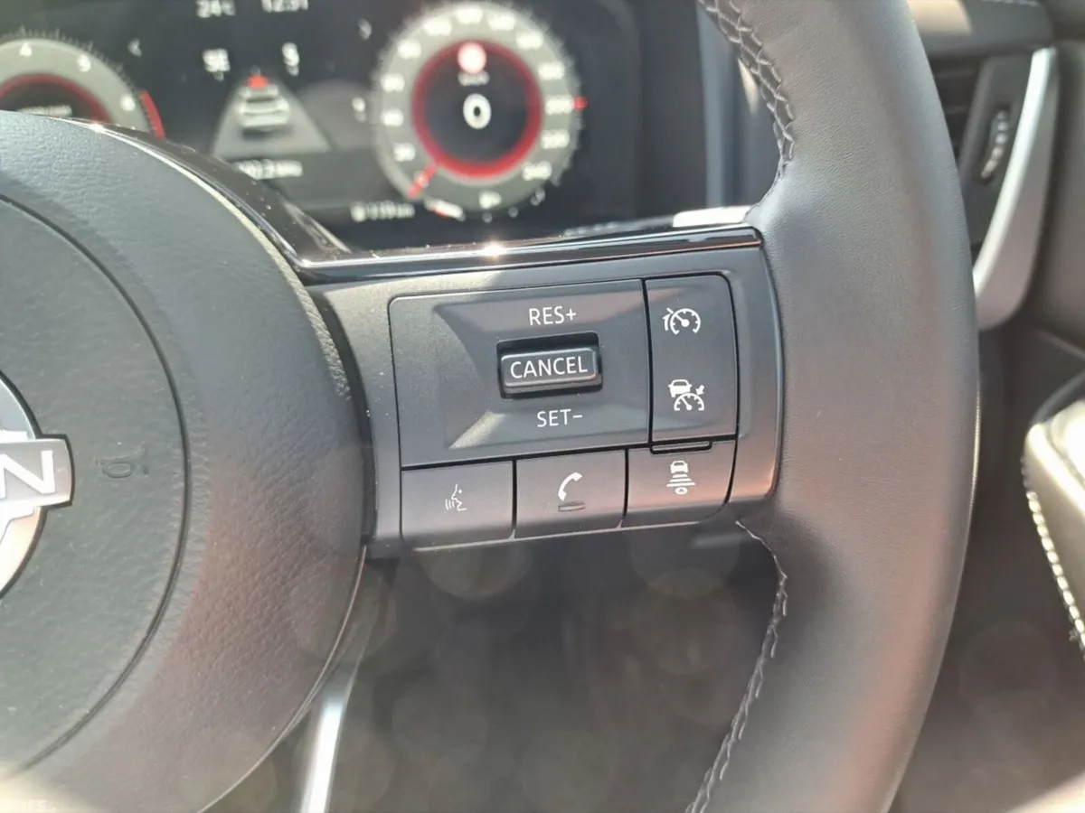 Nissan Qashqai SUV, Petrol, 2025, Red