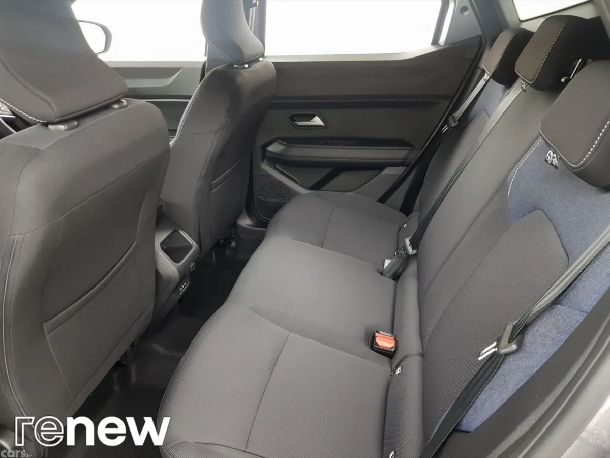 Dacia Duster SUV, Petrol Hybrid, 2026, Grey