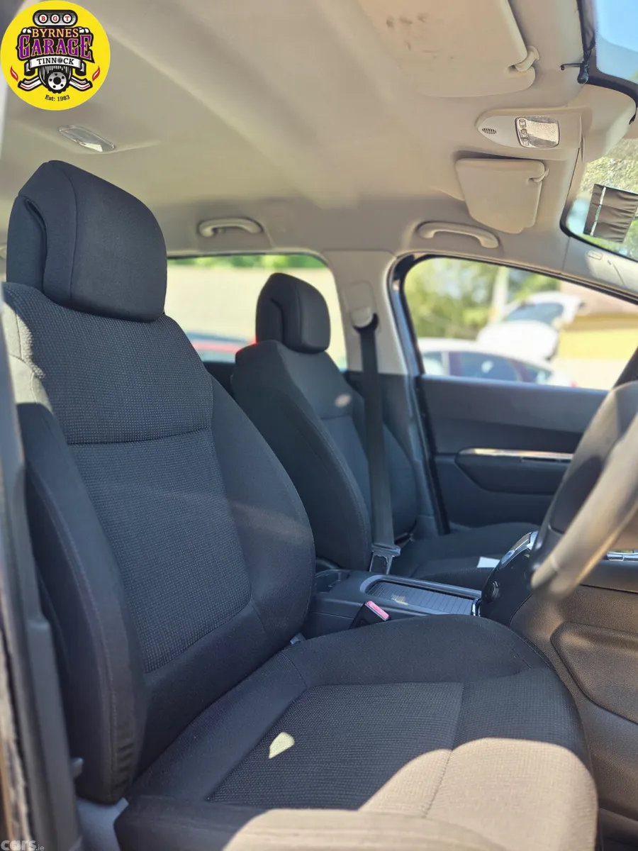 Peugeot 5008 MPV, Diesel, 2010, Black