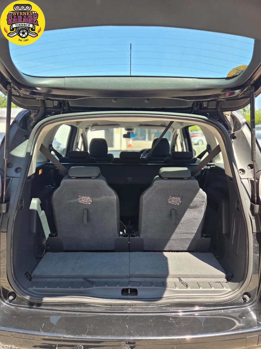 Peugeot 5008 MPV, Diesel, 2010, Black