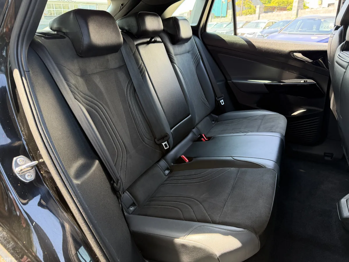 Volkswagen ID.4 SUV, Electric, 2023, Black