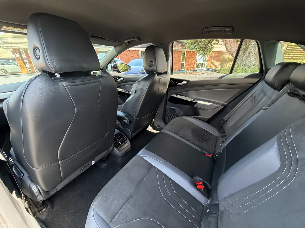 Volkswagen ID.4 SUV, Electric, 2023, Black