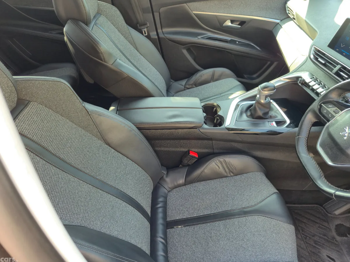 Peugeot 5008 MPV, Diesel, 2018, Grey