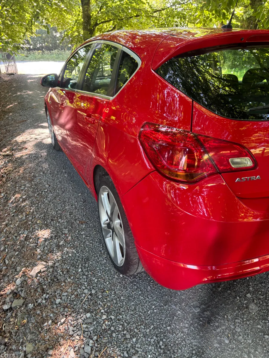 Opel Astra Hatchback, Diesel, 2015, Red