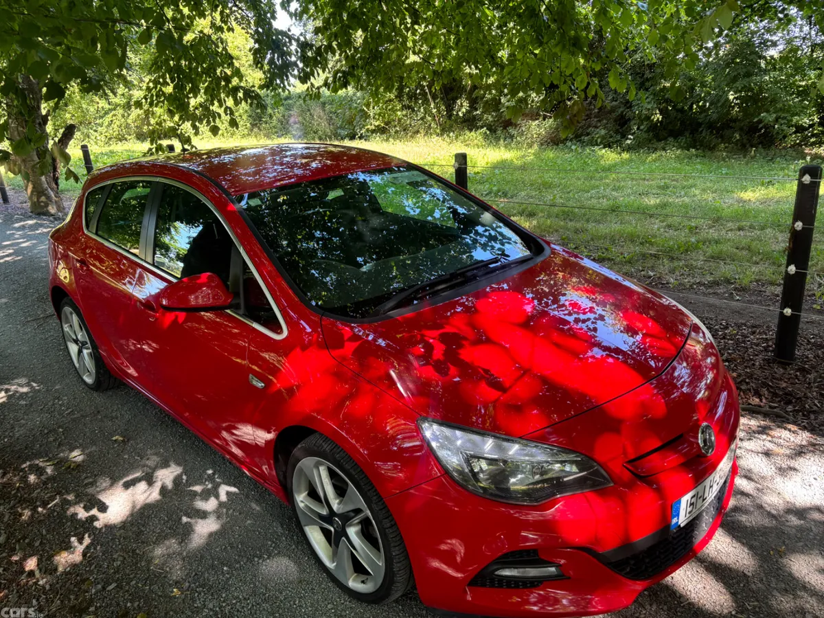 Opel Astra Hatchback, Diesel, 2015, Red
