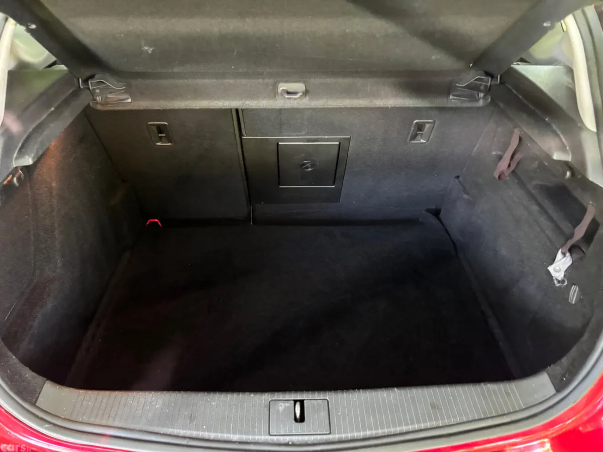 Opel Astra Hatchback, Diesel, 2015, Red