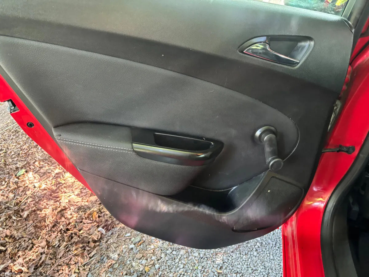 Opel Astra Hatchback, Diesel, 2015, Red
