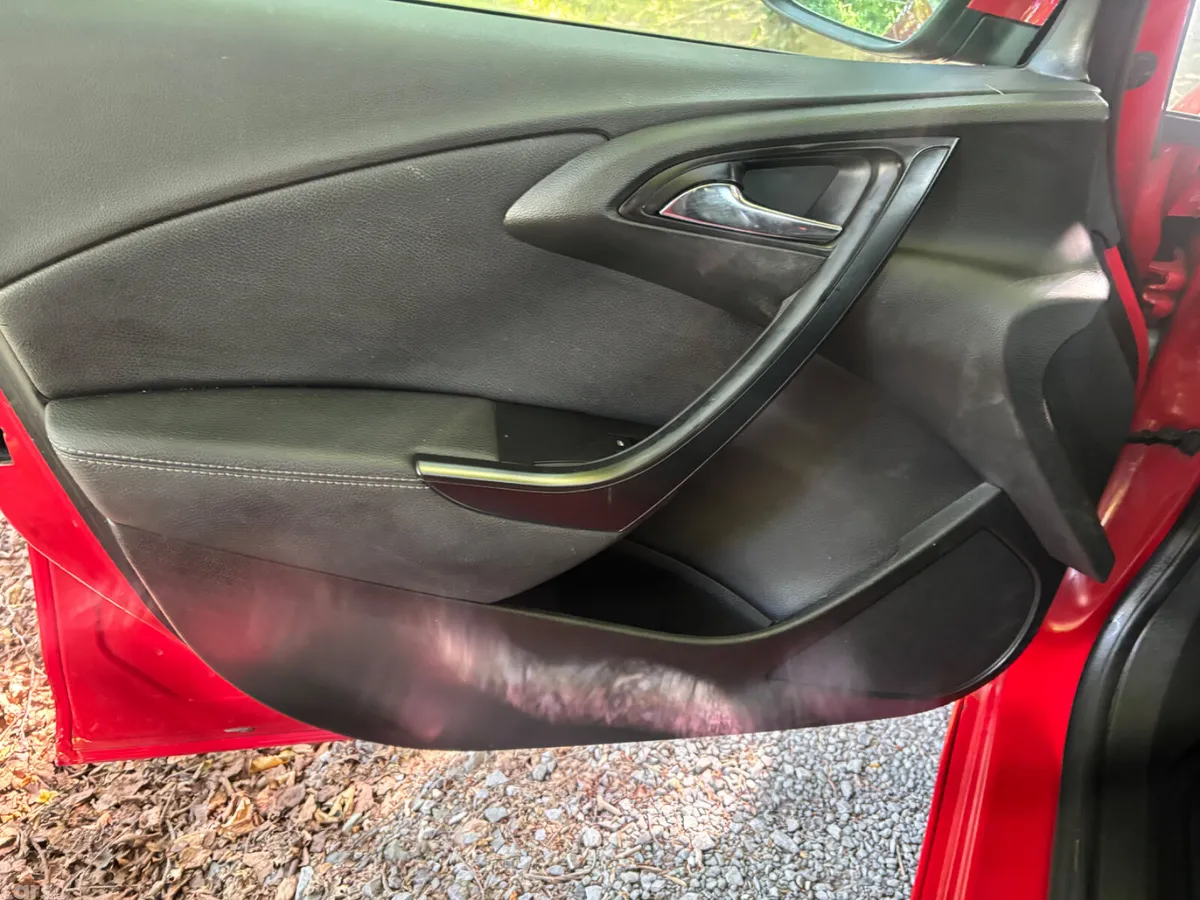 Opel Astra Hatchback, Diesel, 2015, Red