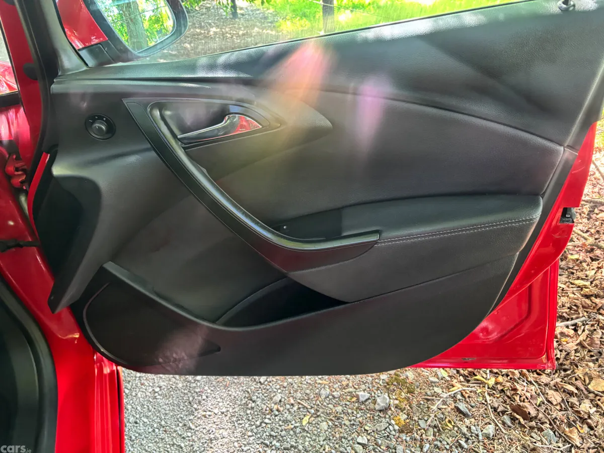 Opel Astra Hatchback, Diesel, 2015, Red
