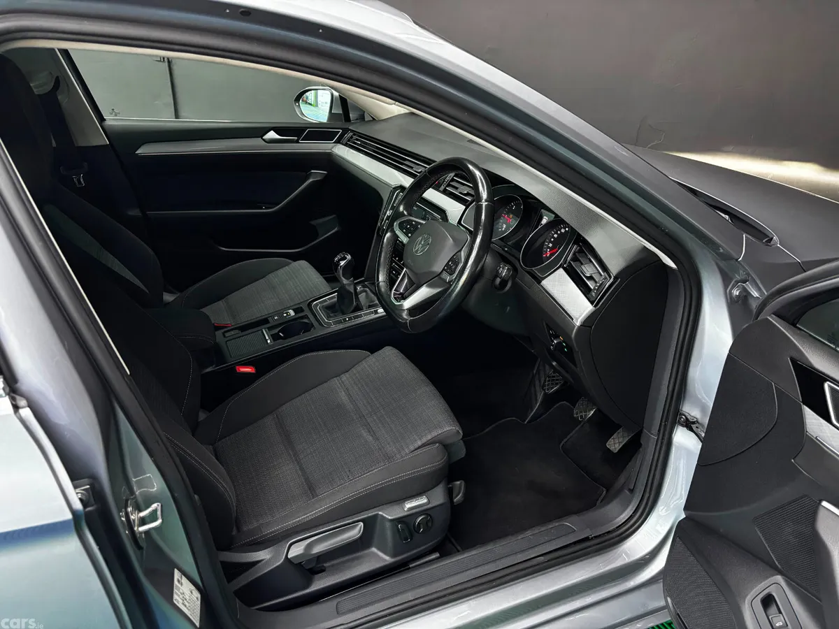 Volkswagen Passat Saloon, Diesel, 2022, Grey
