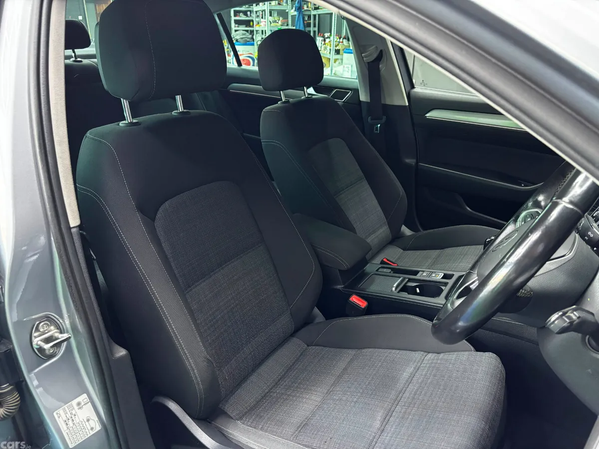 Volkswagen Passat Saloon, Diesel, 2022, Grey