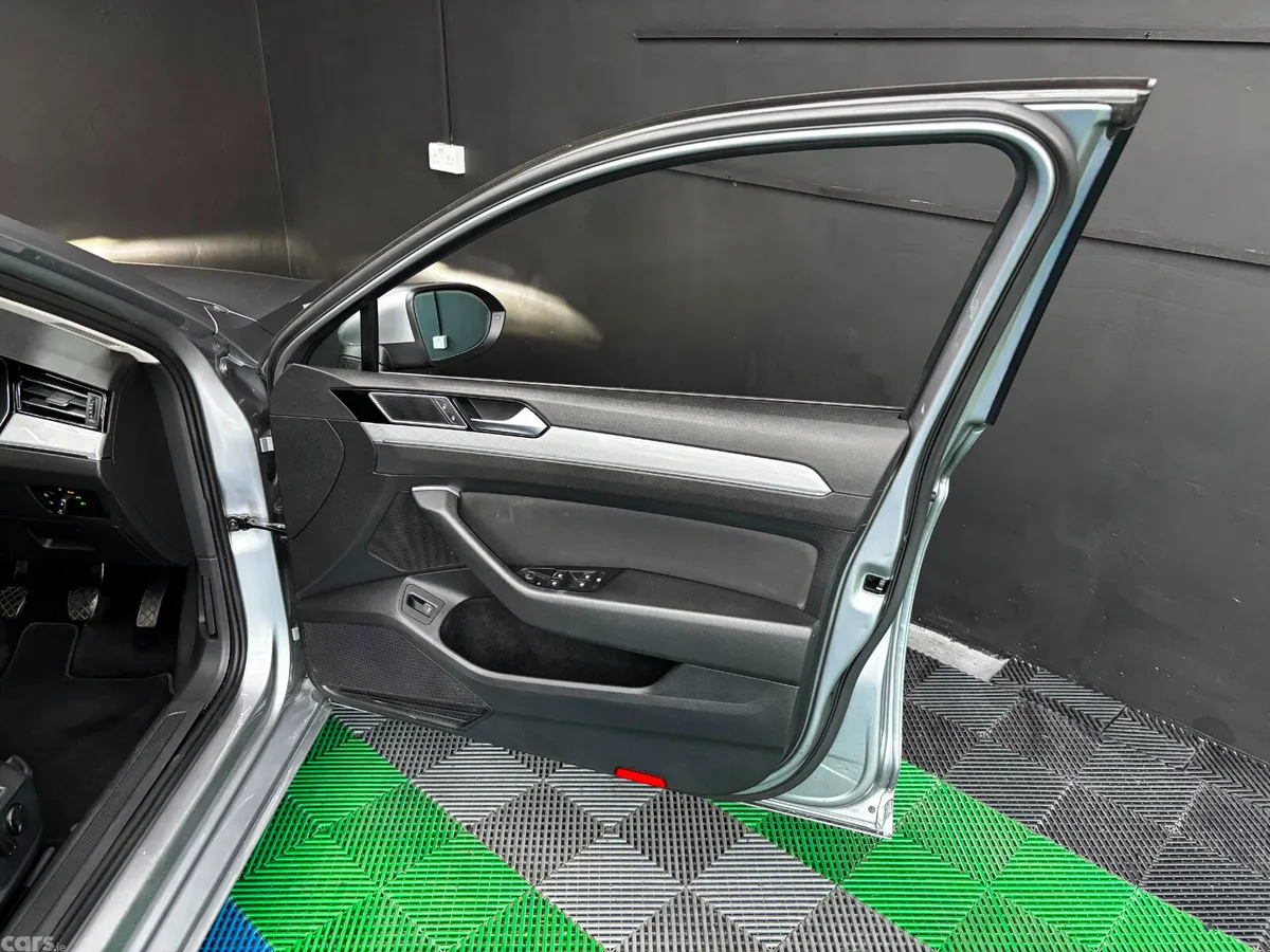 Volkswagen Passat Saloon, Diesel, 2022, Grey