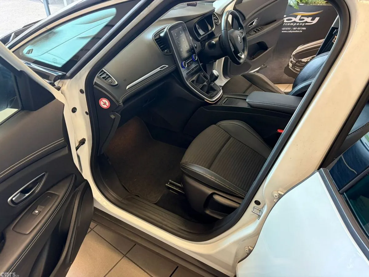 Renault Grand Scenic Hatchback, Petrol, 2019, White