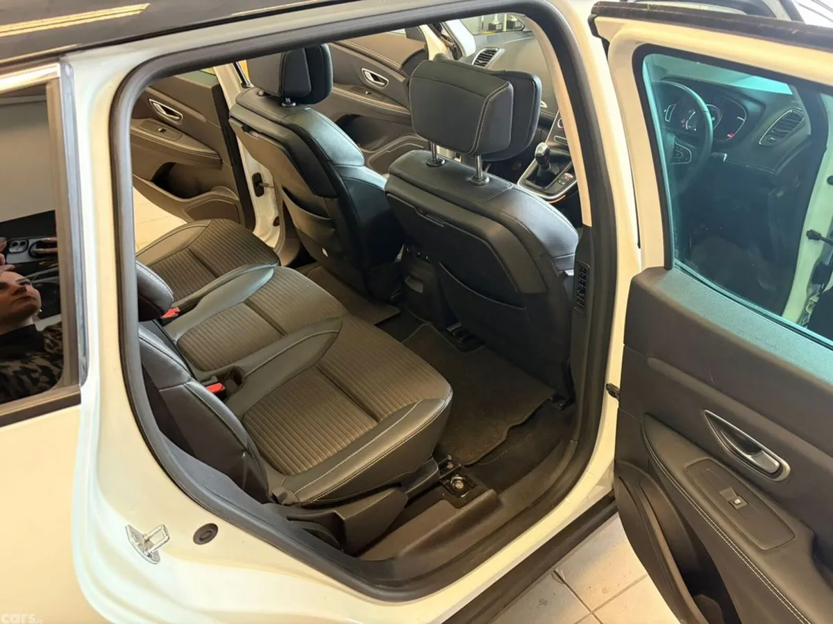 Renault Grand Scenic Hatchback, Petrol, 2019, White