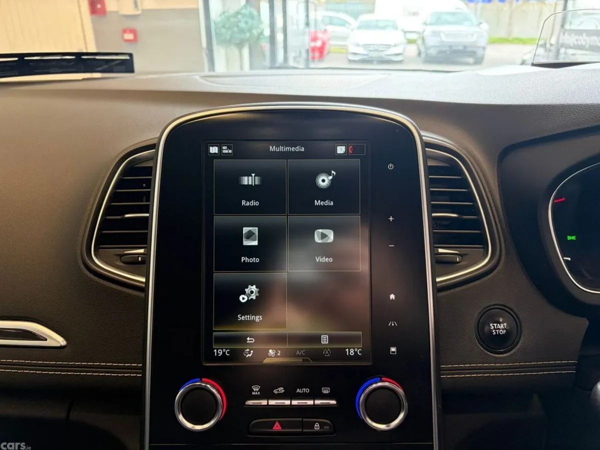 Renault Grand Scenic Hatchback, Petrol, 2019, White