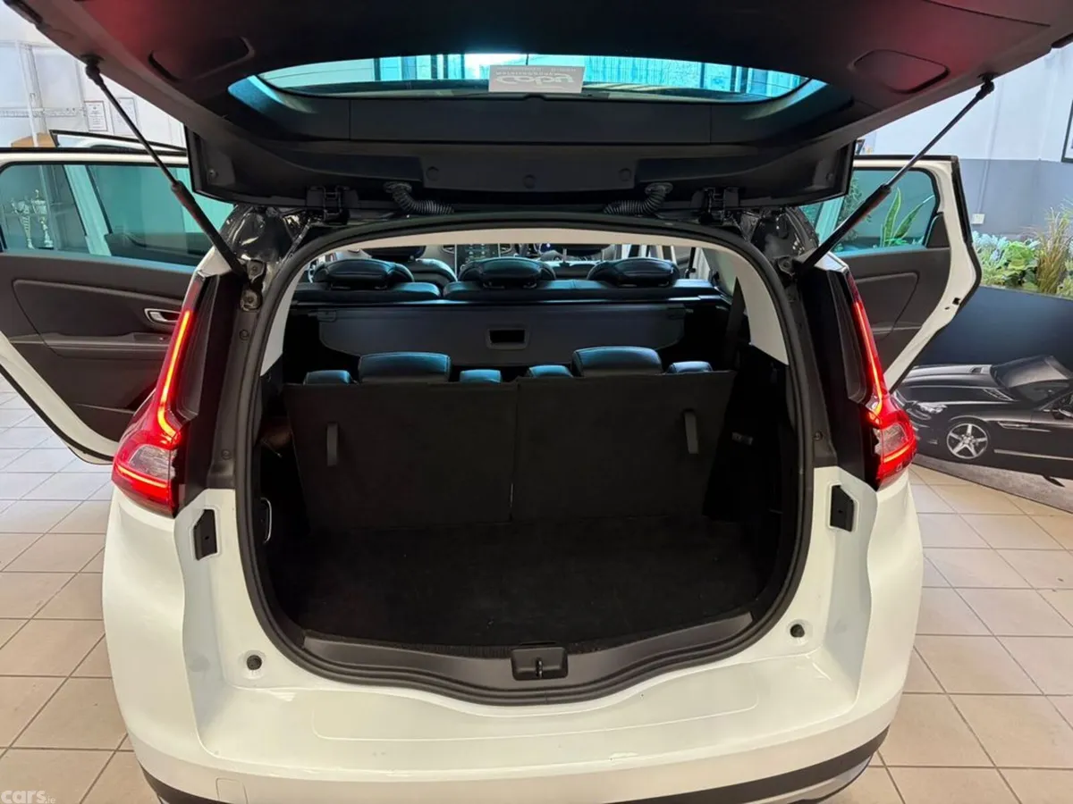 Renault Grand Scenic Hatchback, Petrol, 2019, White