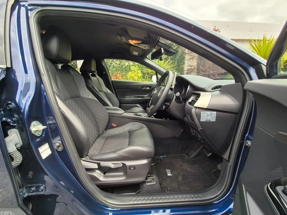 Toyota C-HR SUV, Petrol Hybrid, 2021, Blue