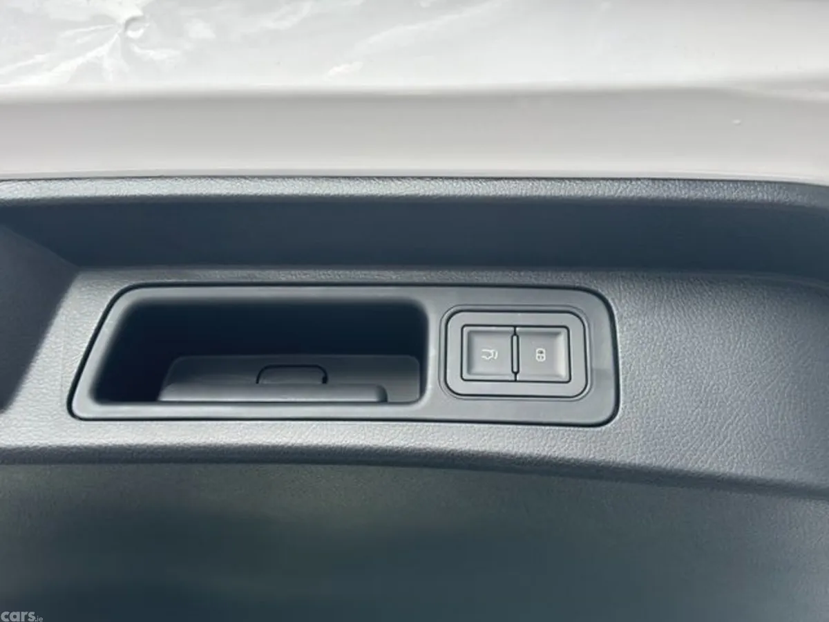 BYD SEAL U SUV, Petrol Plug-in Hybrid, 2026, White
