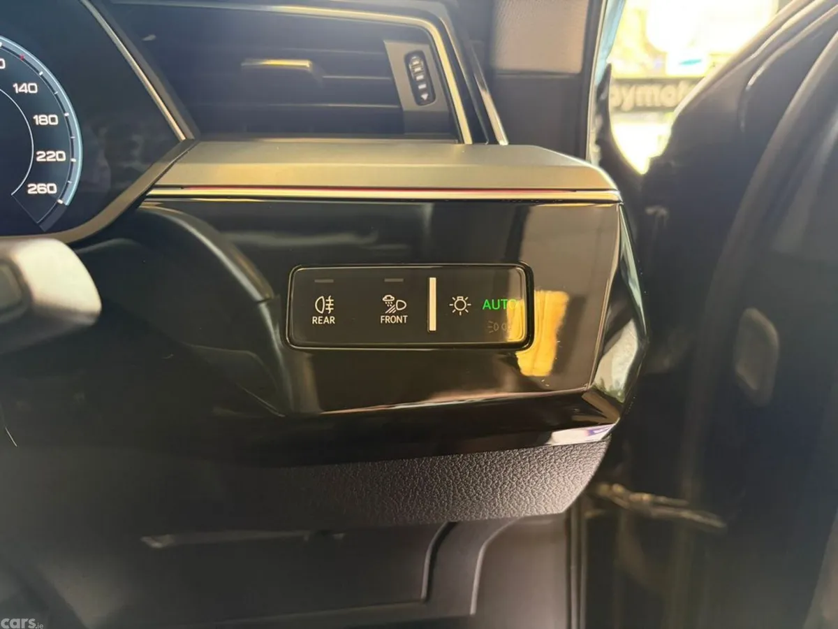 Audi e-tron SUV, Electric, 2020, Black