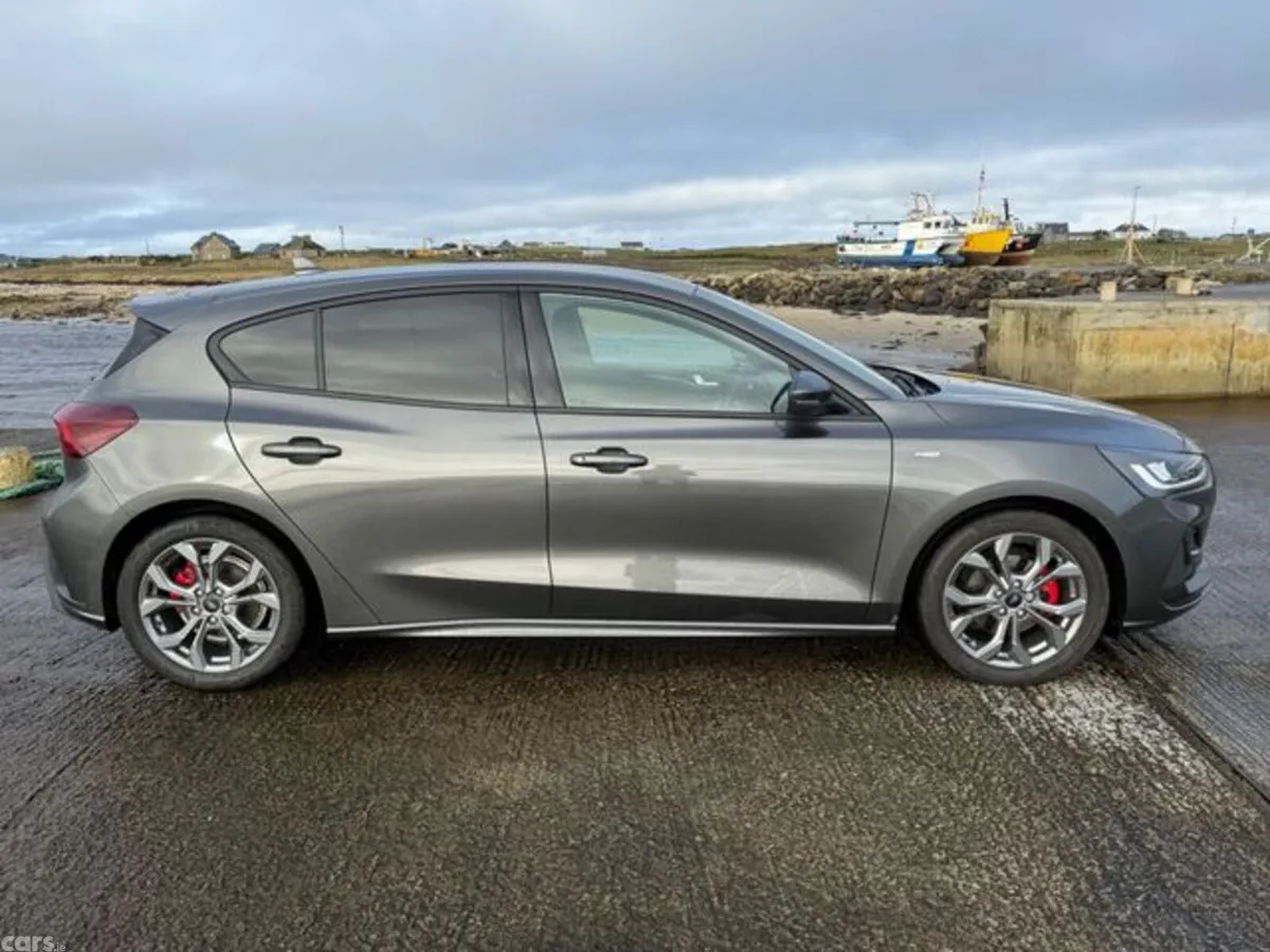 Ford Focus Hatchback, Petrol, 2024, Grey