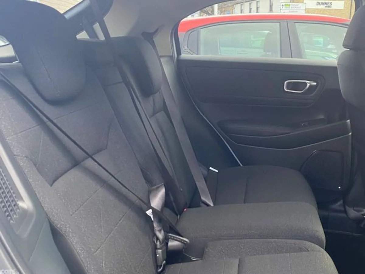 Honda HR-V Hatchback, Petrol Hybrid, 2025, White