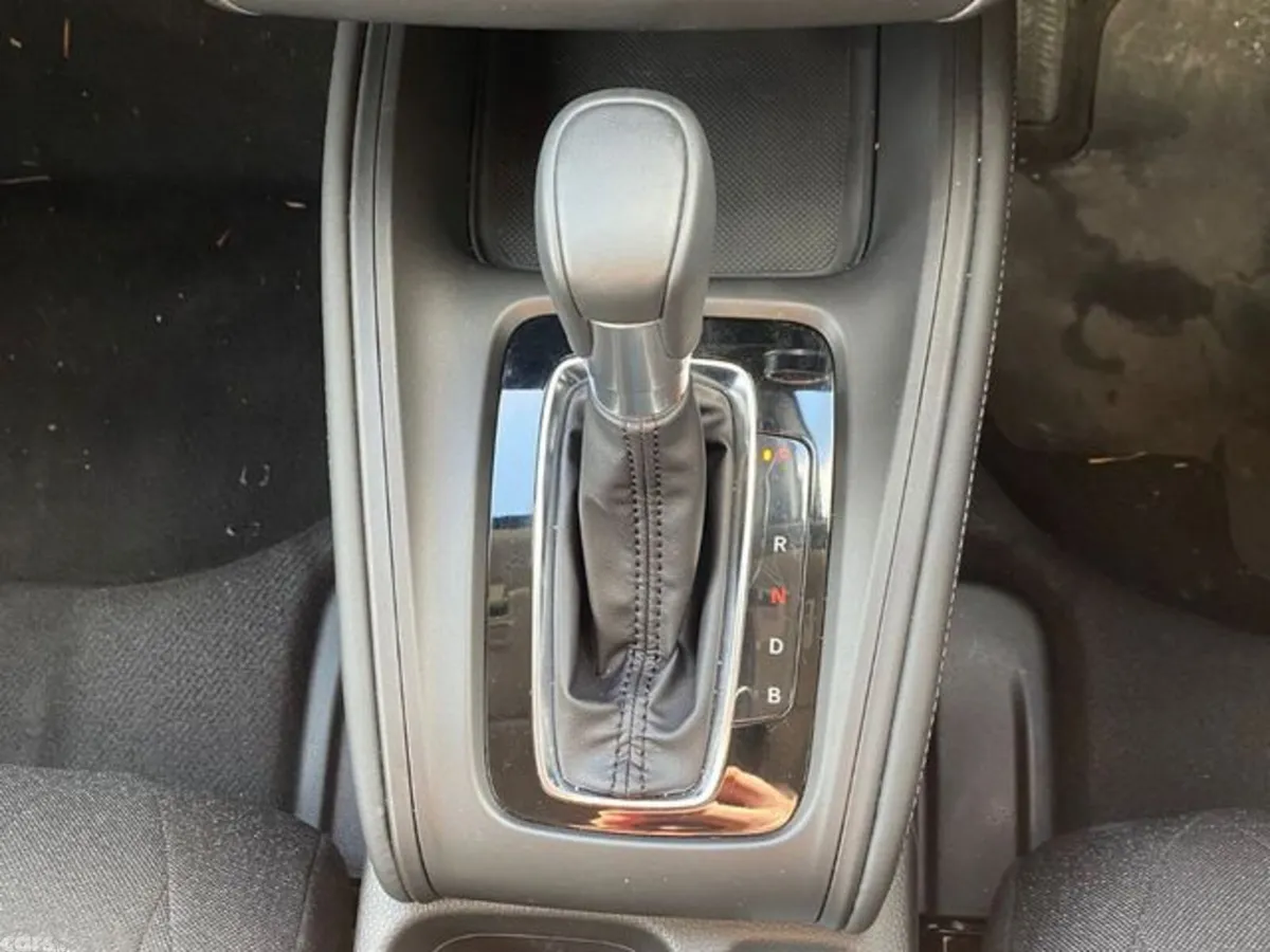 Honda HR-V Hatchback, Petrol Hybrid, 2025, White