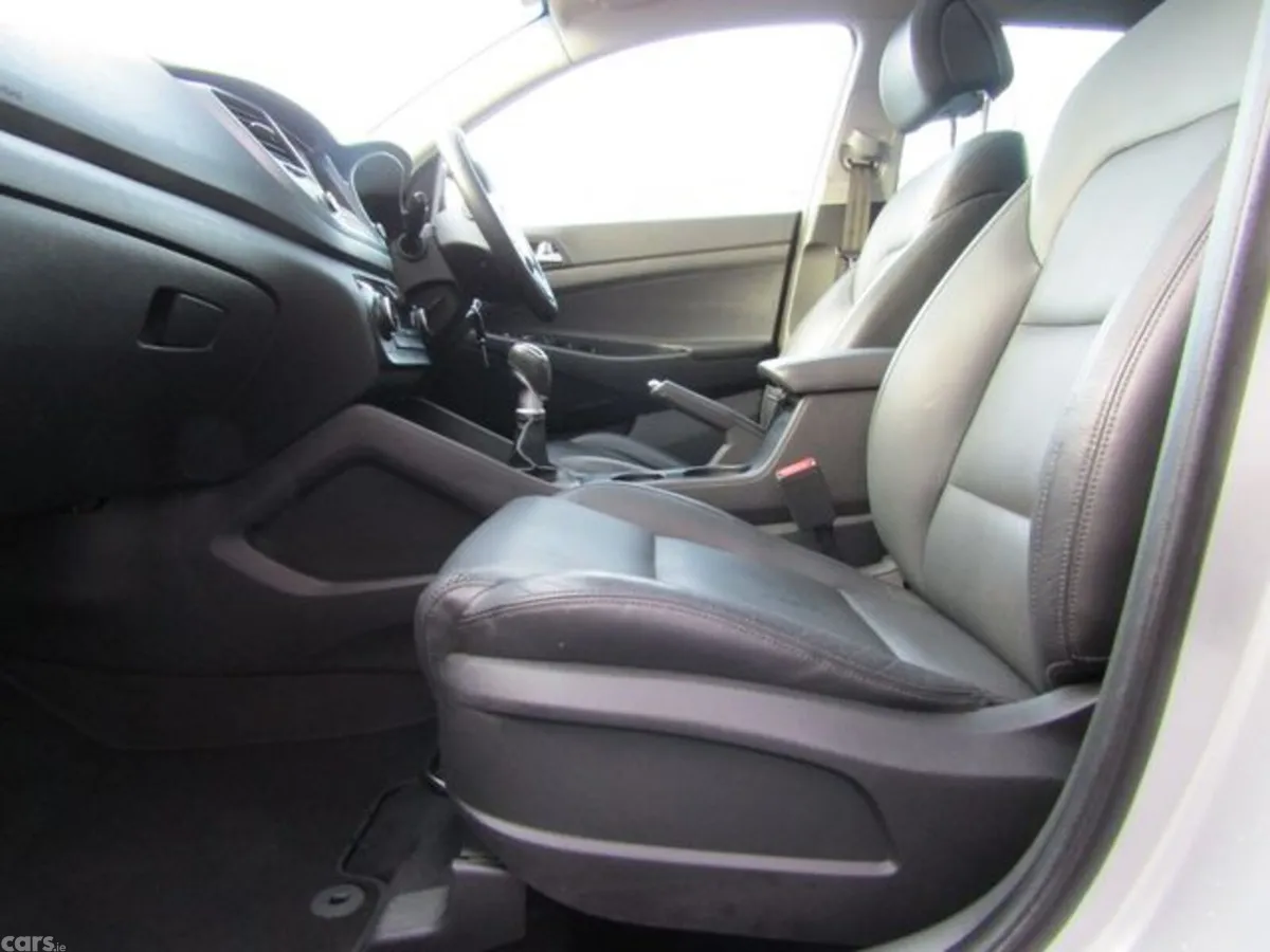 Hyundai Tucson SUV, Diesel, 2016, Silver