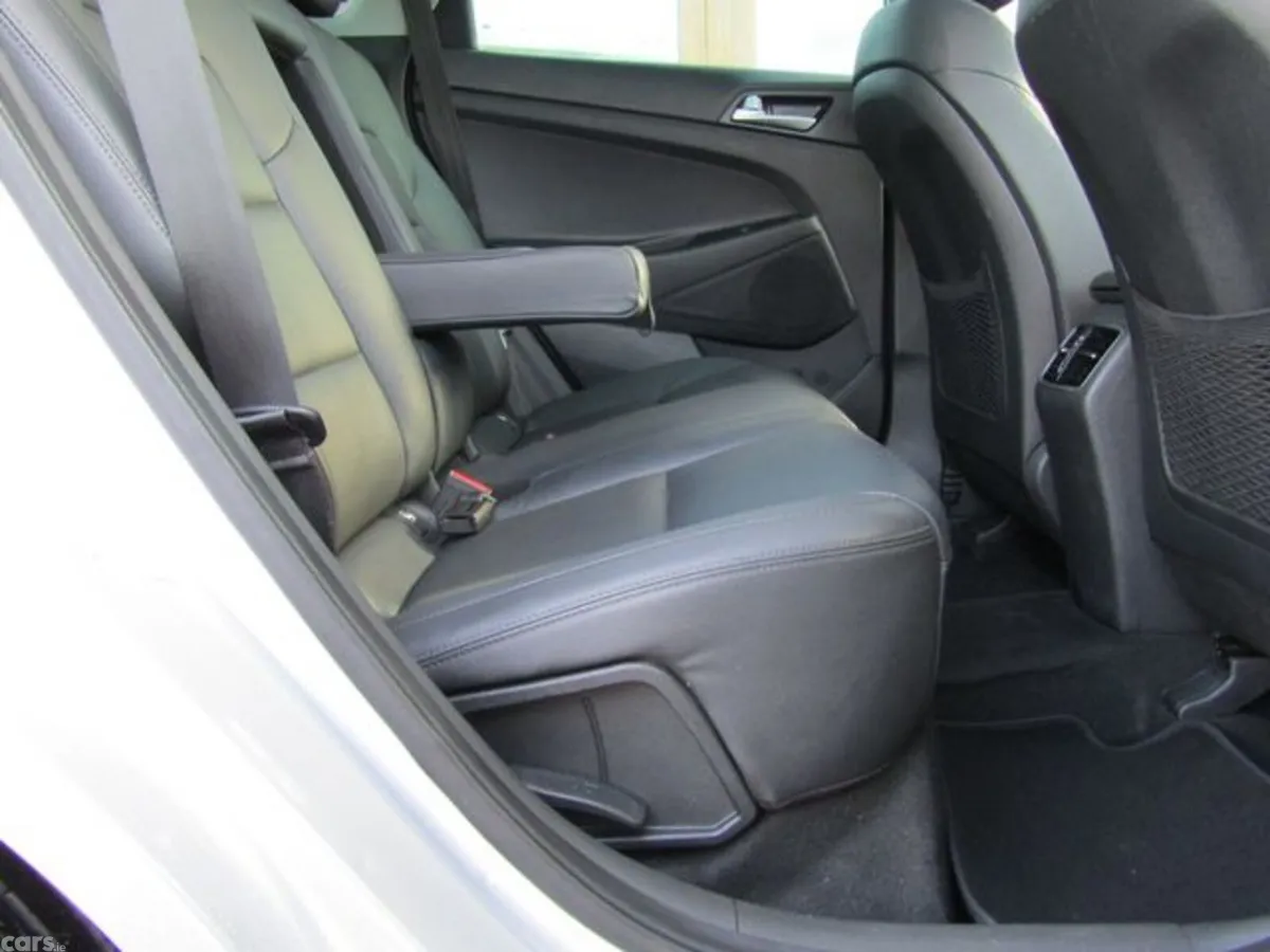 Hyundai Tucson SUV, Diesel, 2016, Silver