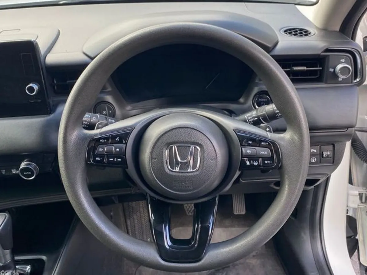 Honda HR-V Hatchback, Petrol Hybrid, 2022, White