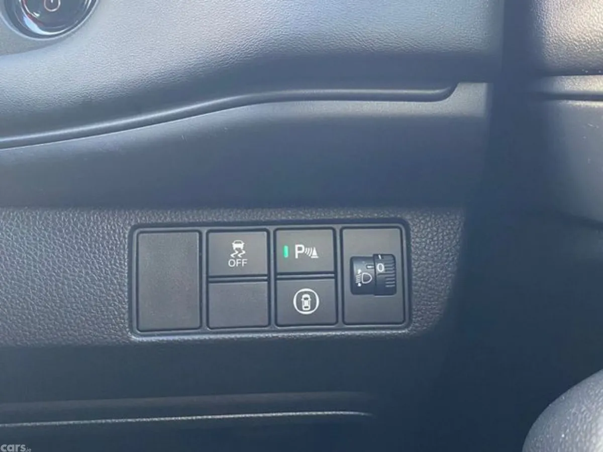 Honda HR-V Hatchback, Petrol Hybrid, 2022, White