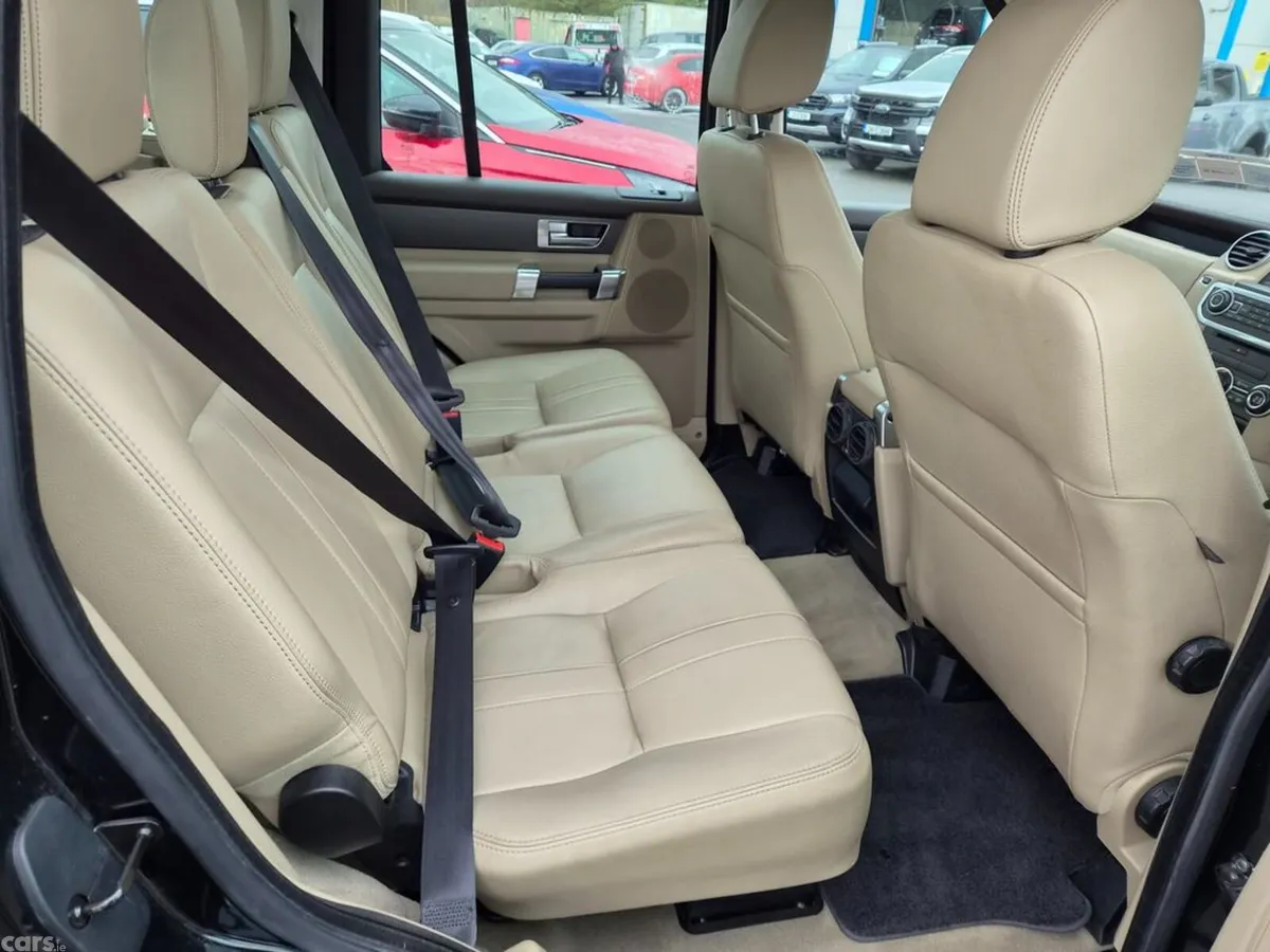 Land Rover Discovery Estate, Diesel, 2016, Black