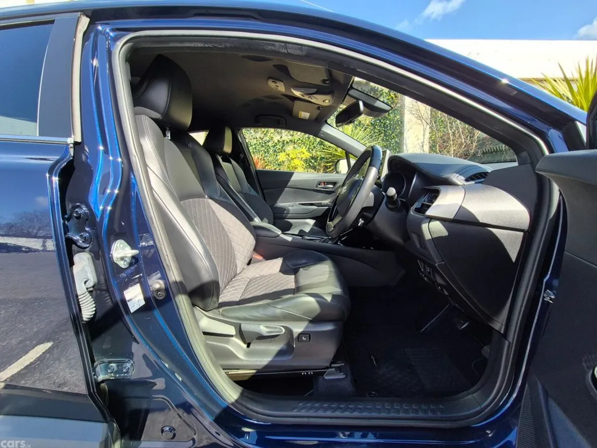 Toyota C-HR SUV, Petrol Hybrid, 2021, Blue